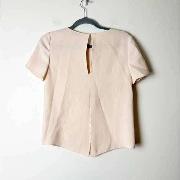 HELLESSY • Women’s Silk Light Pink Short Sleeve Split Back Blouse Size Small - Picture 2 of 7